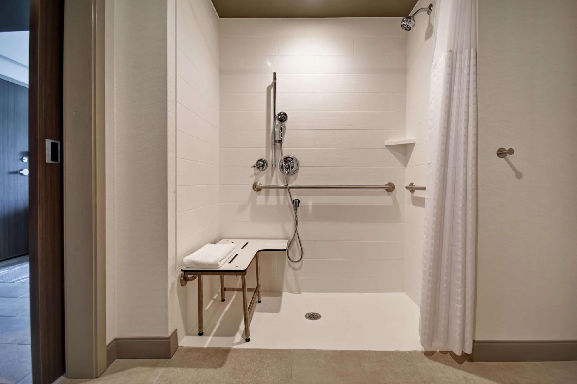 Hilton Garden Inn Lansing West Bagian luar foto